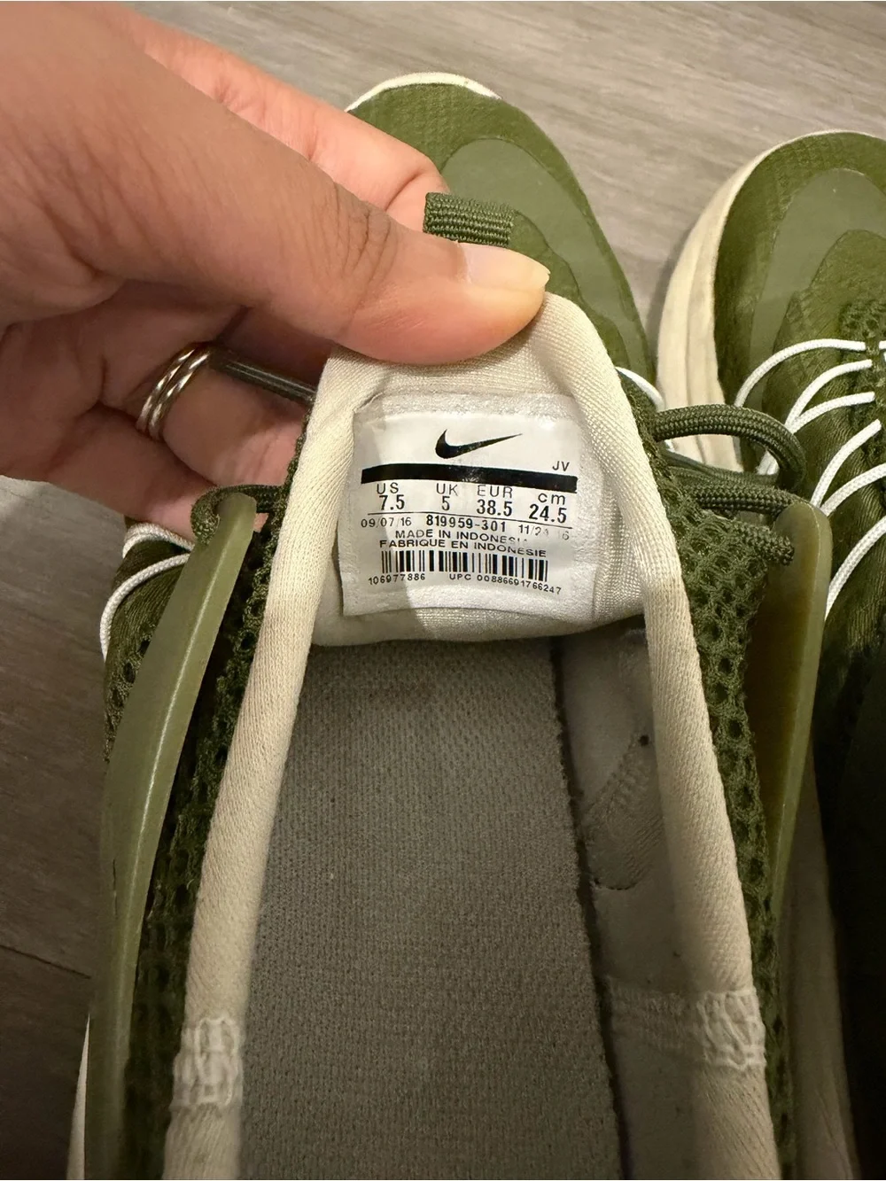 Nike women’s Olive Green Athletic Sneakers